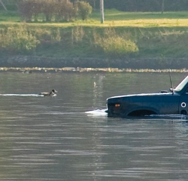 Lada “riding” on the water?!! (11 pics)