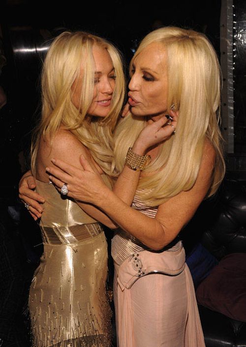 Donatella Versace and Lindsay Lohan. Who could tell them apart? ;) (12 pics)