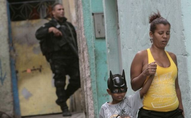 Slum war in Rio de Janeiro (35 pics)
