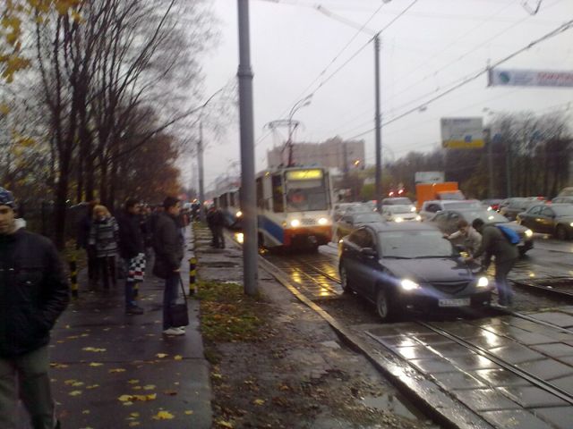 Why trams are sometimes late or just don’t come (4 pics)