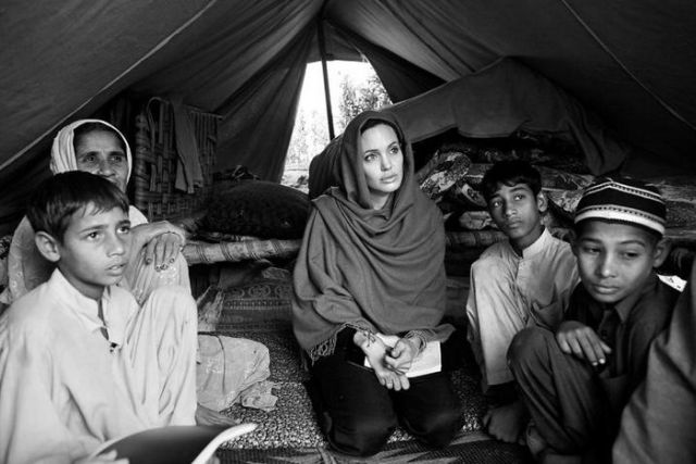 Beautiful Black and White Photos of Angelina Jolie in Afghanistan (20 pics)
