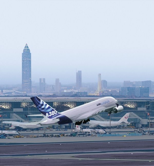The Biggest Passenger Plane Airbus A380 (14 pics)