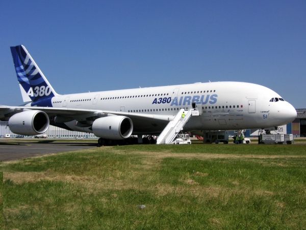 The Biggest Passenger Plane Airbus A380 14 Pics