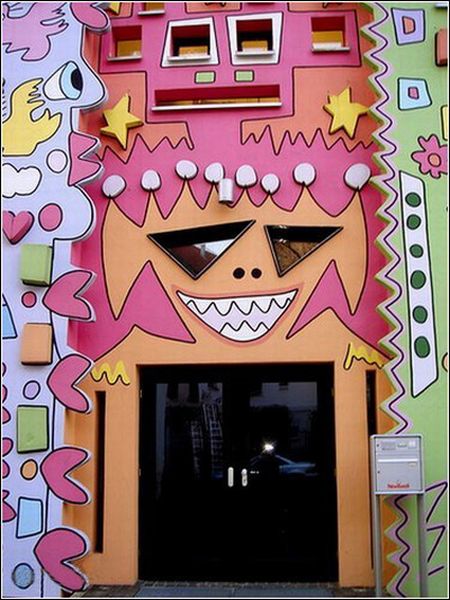 Happy Rizzi House (8 pics) - Izismile.com