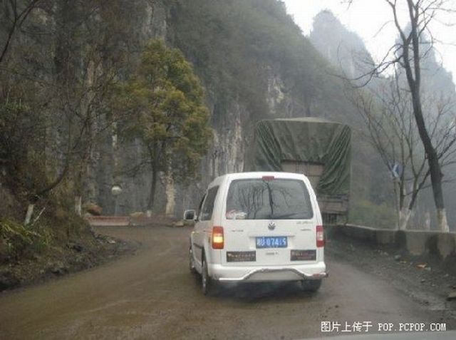 One of the Most Dangerous Roads in the World! (14 pics)