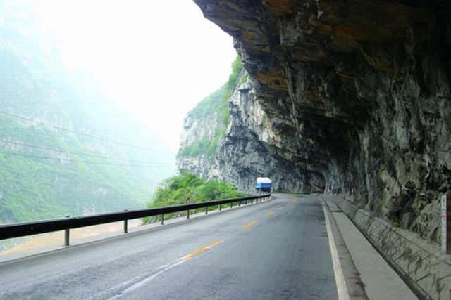 One of the Most Dangerous Roads in the World! (14 pics)