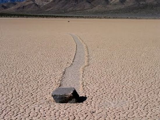 The Mysterious Sailing Stones of Death Valley (46 pics)