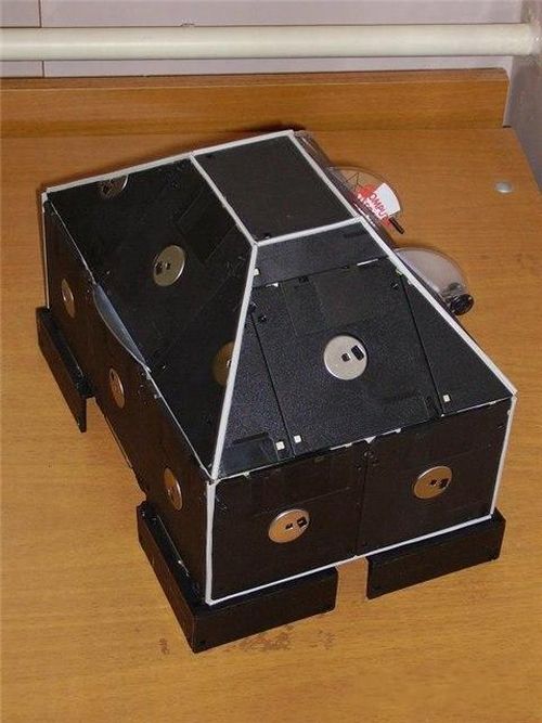 Awesome hand-Made Toys From Old Computer Stuff (18 pics)