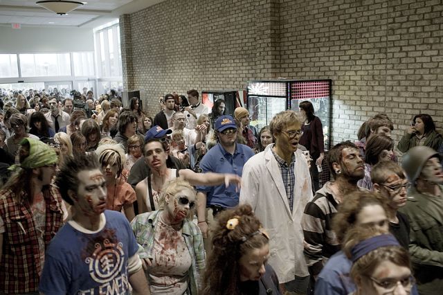 Zombie Walk at the Monroeville Mall (15 pics)