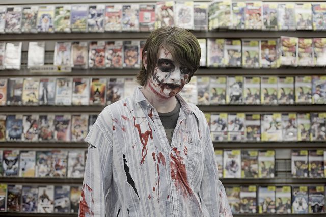 Zombie Walk at the Monroeville Mall (15 pics)