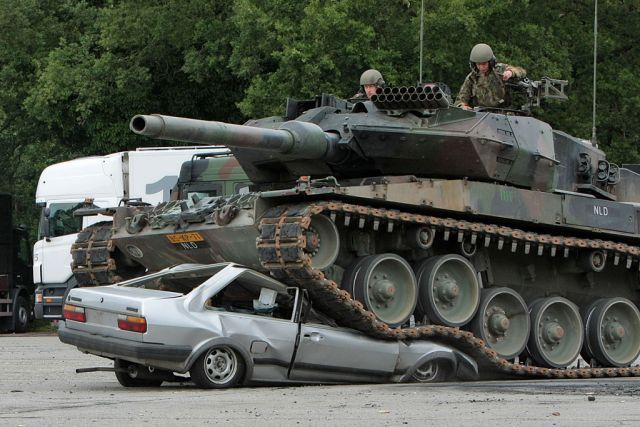 Tank Against a Car (6 pics)