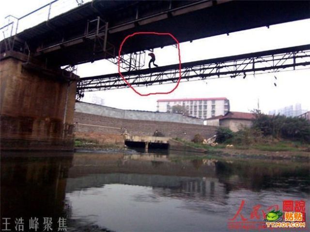 Dangerous Bridge (15 pics)