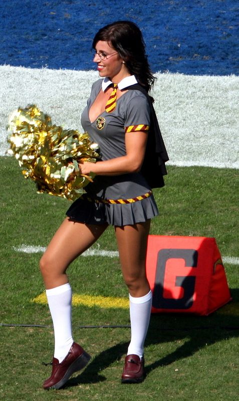 Cheerleaders Costume Contest (14 pics)