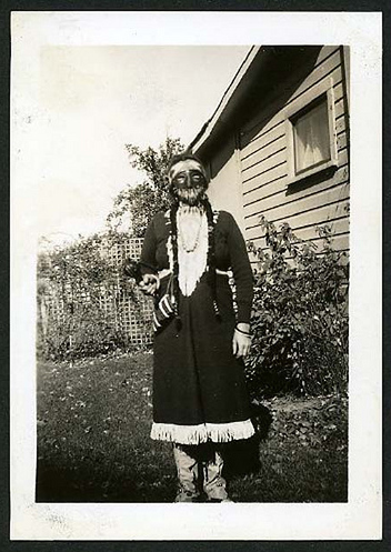 Scary Vintage Halloween Costumes (14 pics)