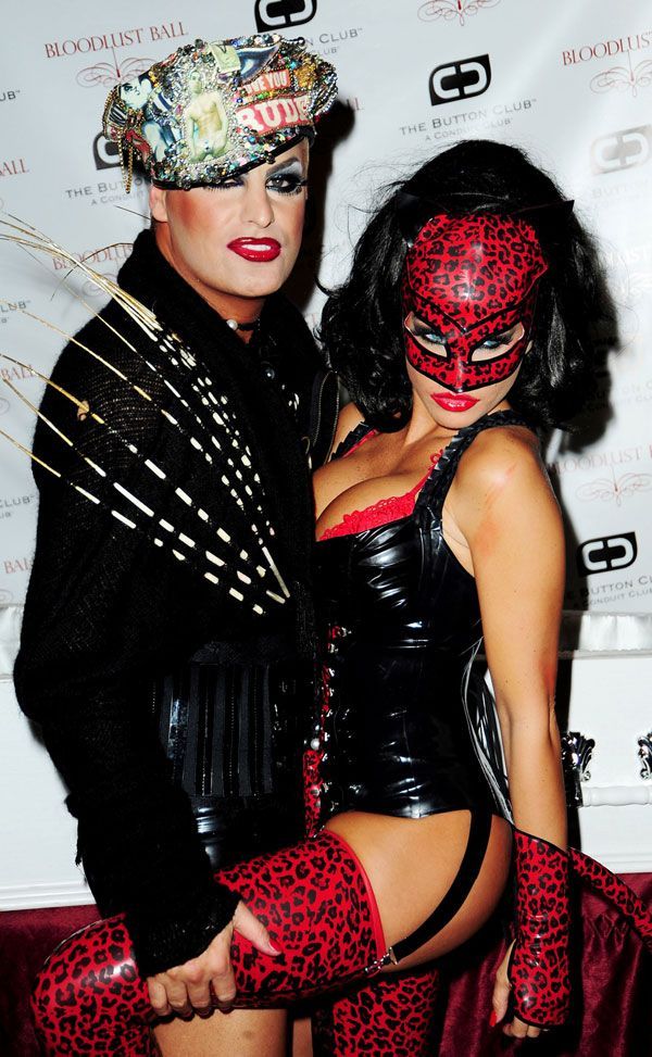Female Celebrities in Halloween Costumes – ed. 2009 (50 pics)