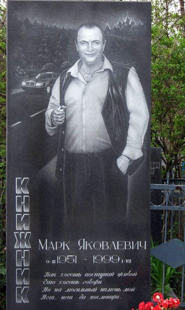 Graves of Mobsters in Ukraine (9 pics)