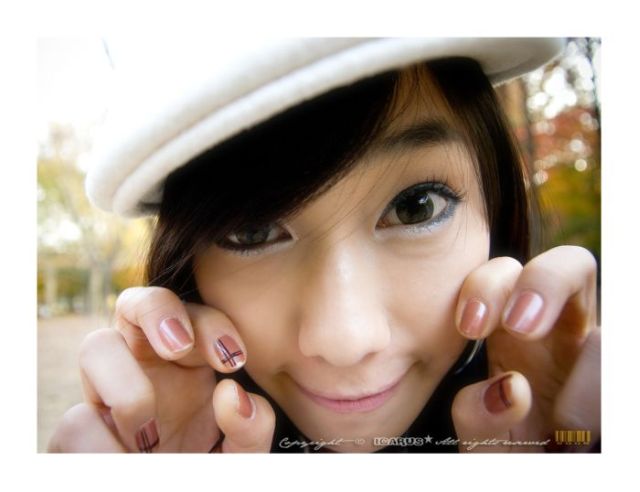 Cute Asian Girls and their ‘Claws’ (14 pics)