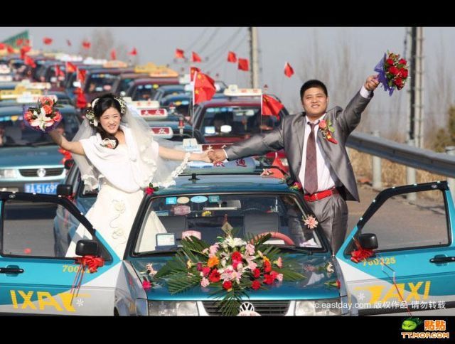Wedding Procession Able to Surprise Many People (8 pics)