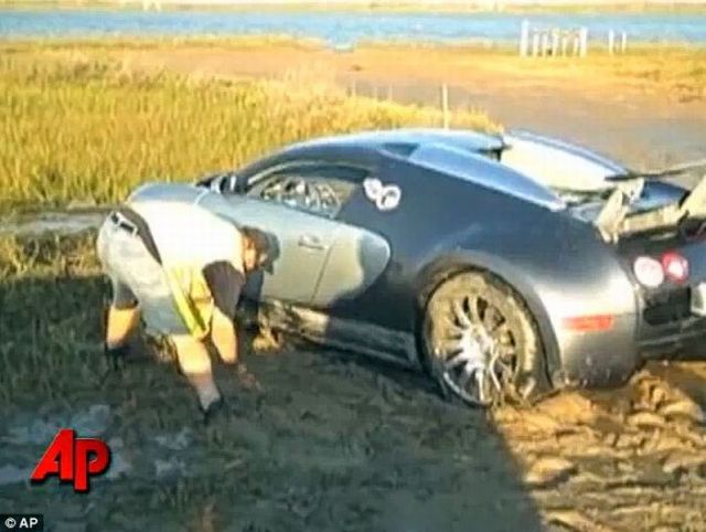 Rare $1 Million Bugatti Veyron Crashes into the Water (video + 8 pics)