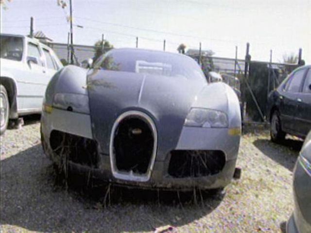 Rare $1 Million Bugatti Veyron Crashes into the Water (video + 8 pics)