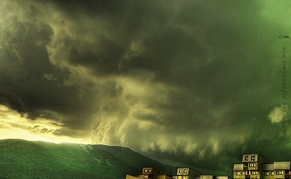 Incredible and Unique Shots of Stormy Clouds (10 pics)