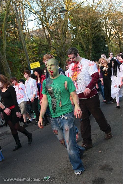 Zombie Walk in Glasgow (42 pics)