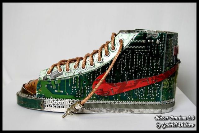 Shoes Made Out of Pentium Chips (20 pics)