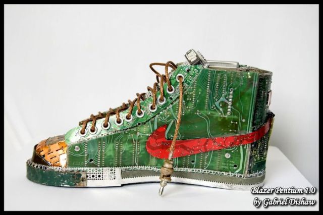 Shoes Made Out of Pentium Chips (20 pics)