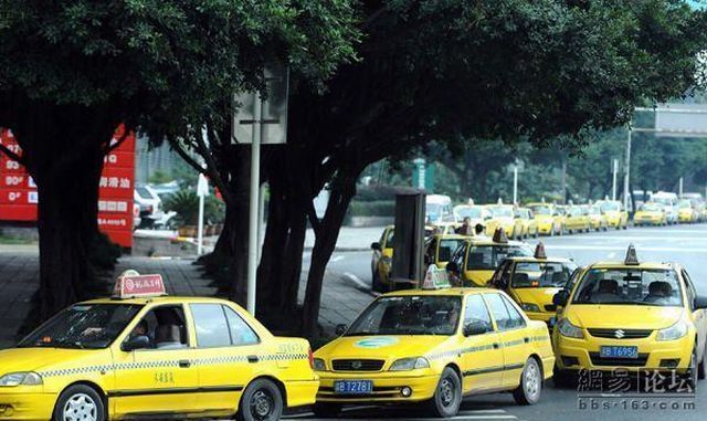 Burdensome and Difficult Life of Chinese Cabs Drivers (4 pics)