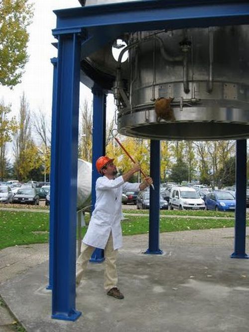 Oldie of the Day. ‘Gordon Freeman’ from Half Life spotted at CERN (23 pics)