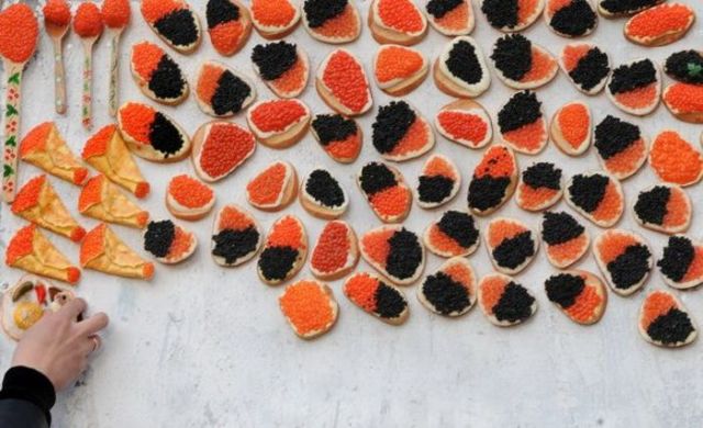 How They Make Black Caviar (24 pics)