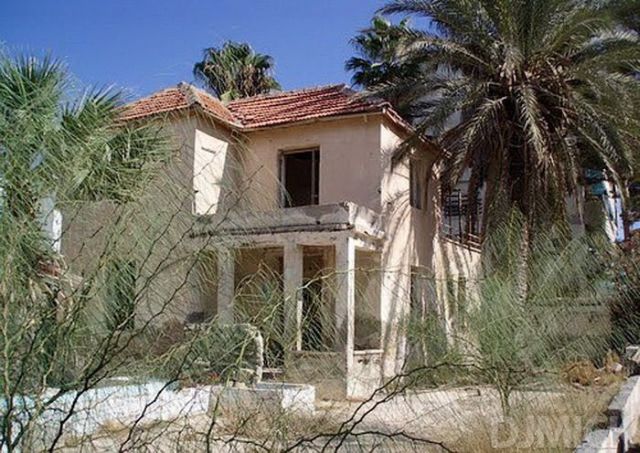 The Abandoned Beach Resort of Varosha in Cyprus (52 pics)