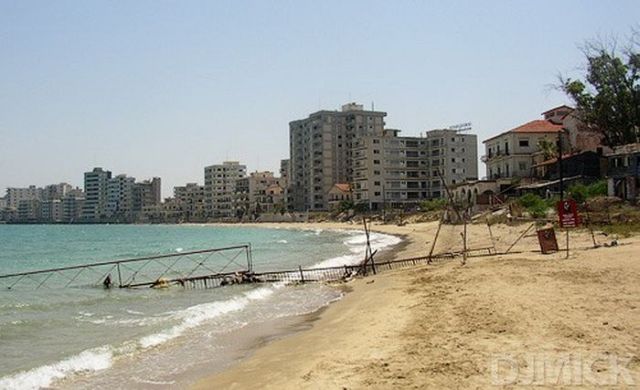 The Abandoned Beach Resort of Varosha in Cyprus (52 pics)