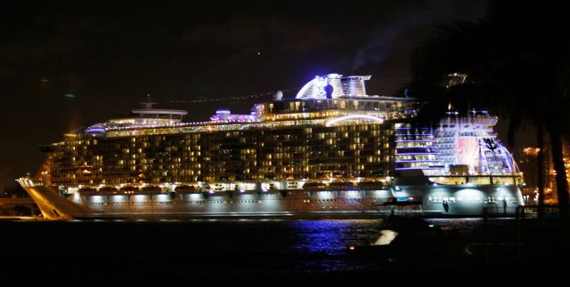World’s Biggest Cruise Ship Ever (33 pics)