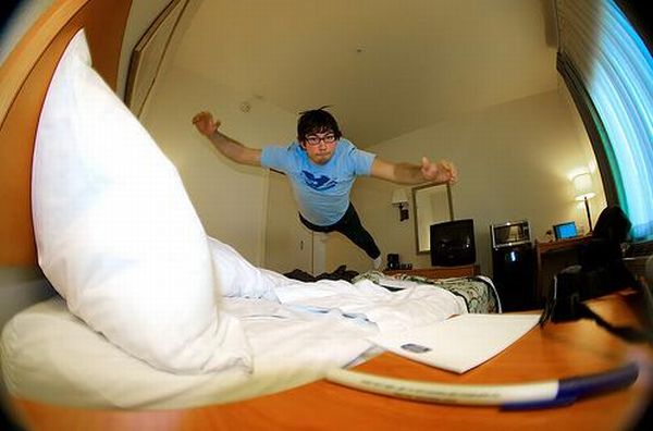 What People are Doing in Hotel Rooms (52 pics)