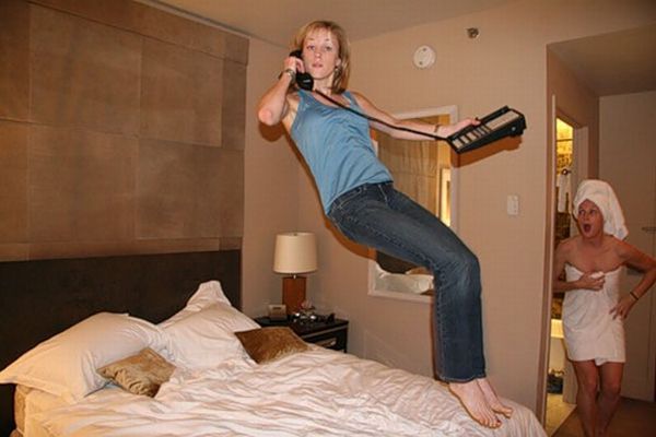 What People are Doing in Hotel Rooms (52 pics)