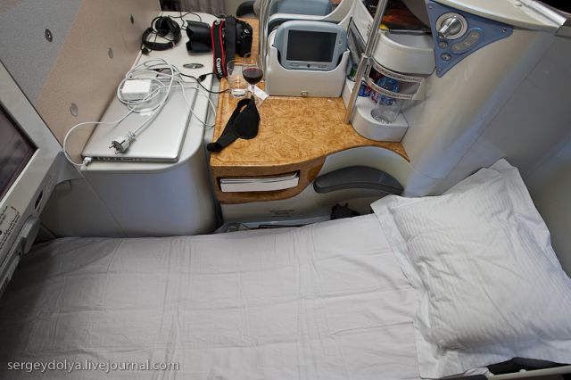 Inside a Luxurious Airbus A380 of the Emirates Airline (47 pics)
