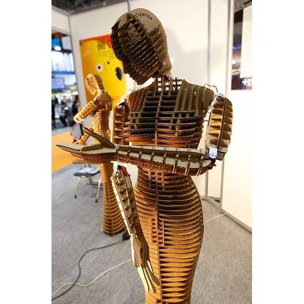 Tokyo International Robot Exhibition (17 pics)