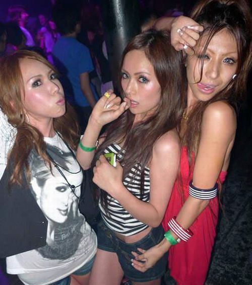 How Japanese Youth Partying (30 pics)