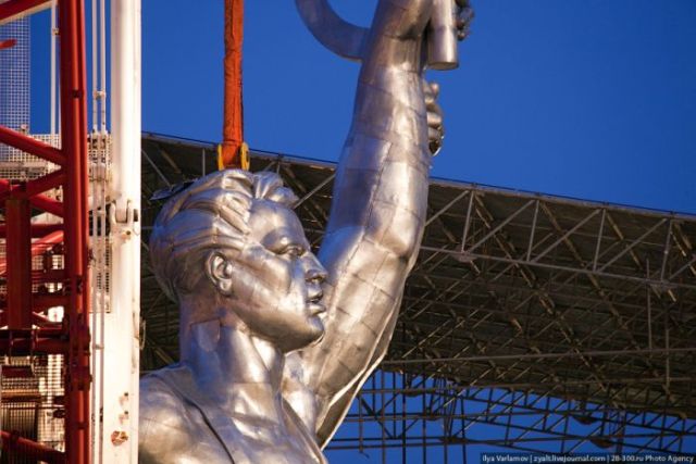 Restoring and Moving the ‘Worker and Kolkhoz Woman’ Sculpture (63 pics)