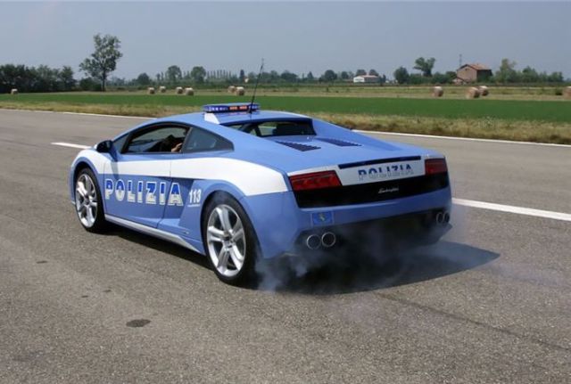 Italian Police Wrecked a £150,000 Lamborghini Patrol Car (13 pics)
