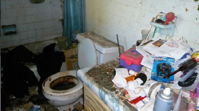 Homes That Are So Icky That Experts Clean Them… (28 pics)