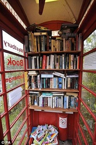 Library in a Phone Booth (7 pics)