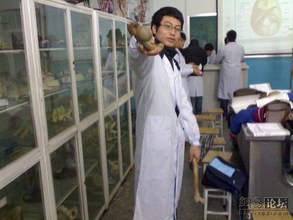 "Funny" Entertainment of Medical Students from China (17 pics)