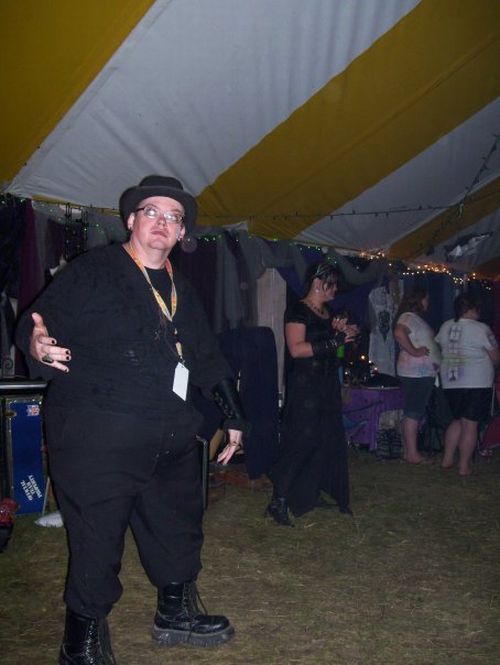 When Goth People Are Partying (15 pics)