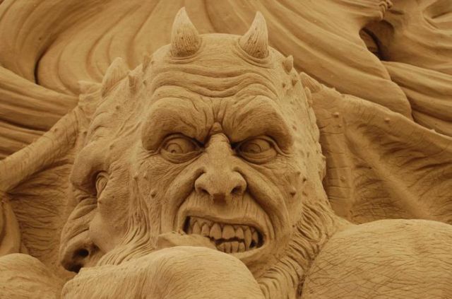Stunning Sand Sculpture (16 pics)