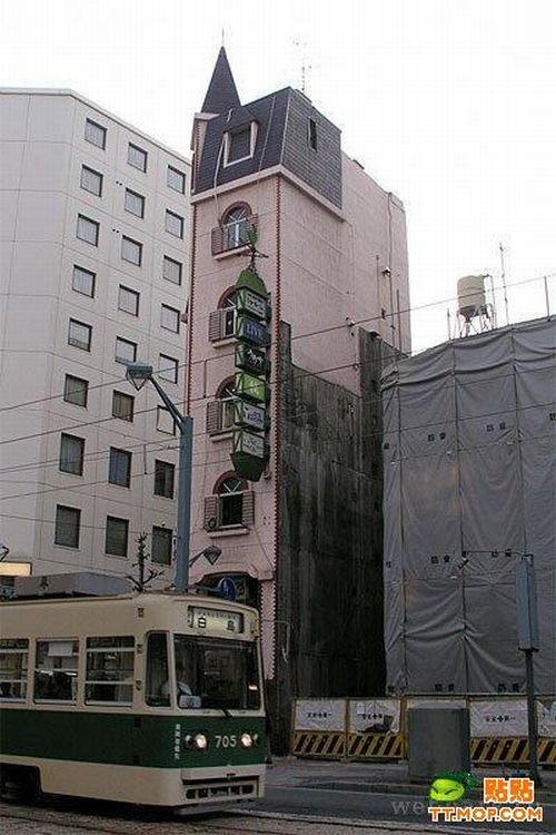 Very Narrow Buildings (13 pics)