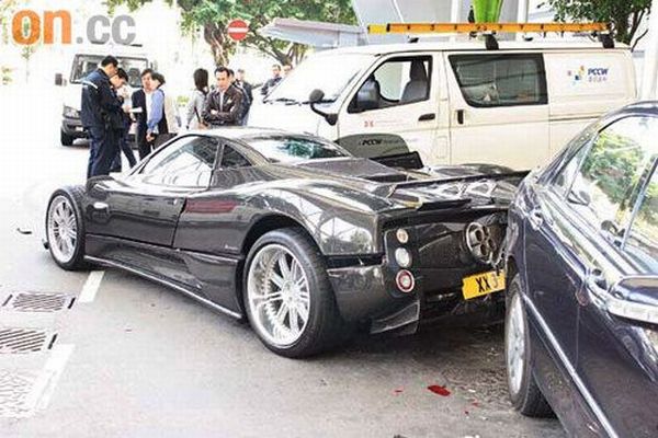 One of the Most Expensive Supercars Crashed (6 pics)