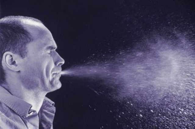 Sneezing People (12 pics)