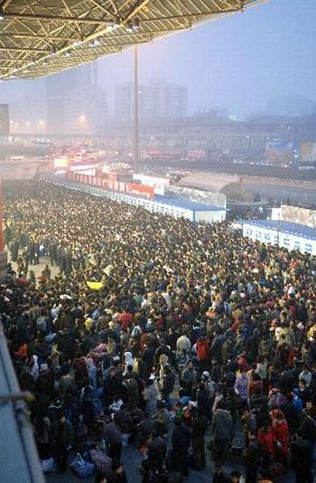 Why It’s Better Not to Celebrate the New Year in China (22 pics)